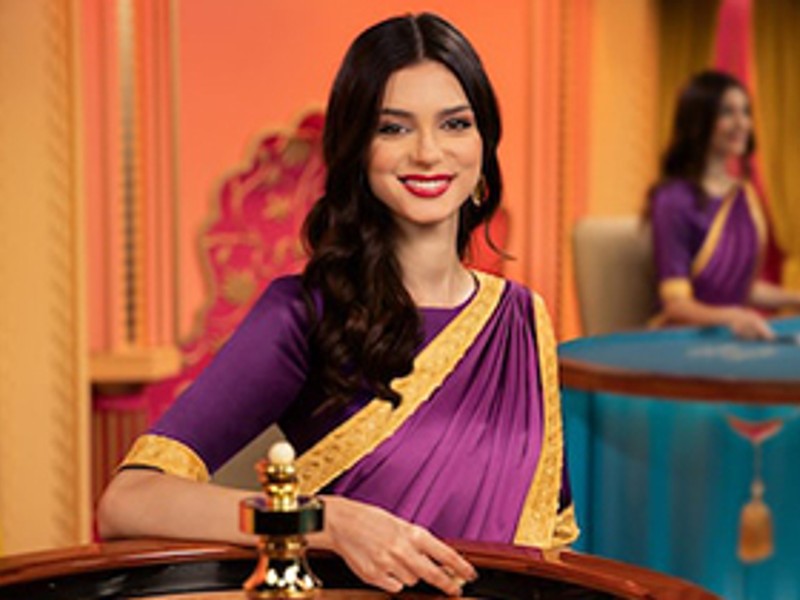 Hình ảnh so sánh xóc đĩa online và xóc đĩa truyền thống với các yếu tố hiện đại và truyền thống